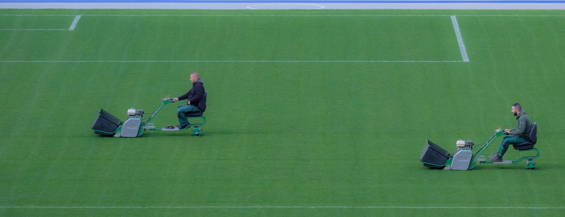 Gartengeräte -Gartengeräte lawn 7679907 1920