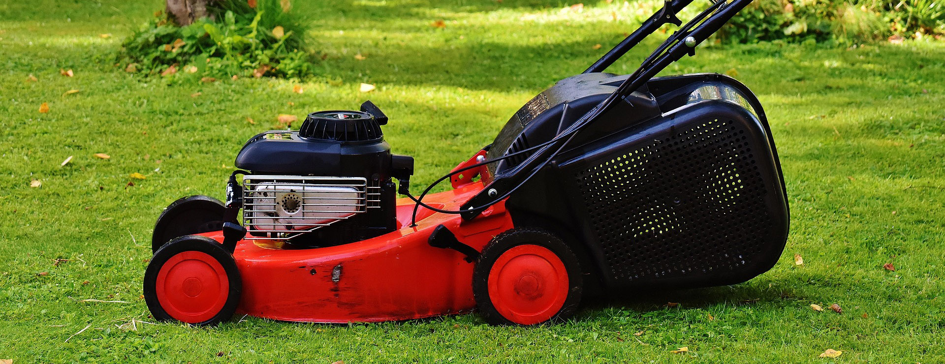 Gartengeräte -Gartengeräte lawn mower 1593898 1920